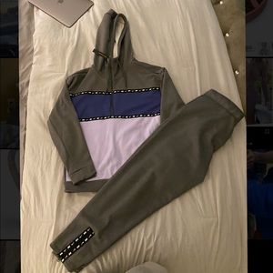 Super cute Nike sweatsuit